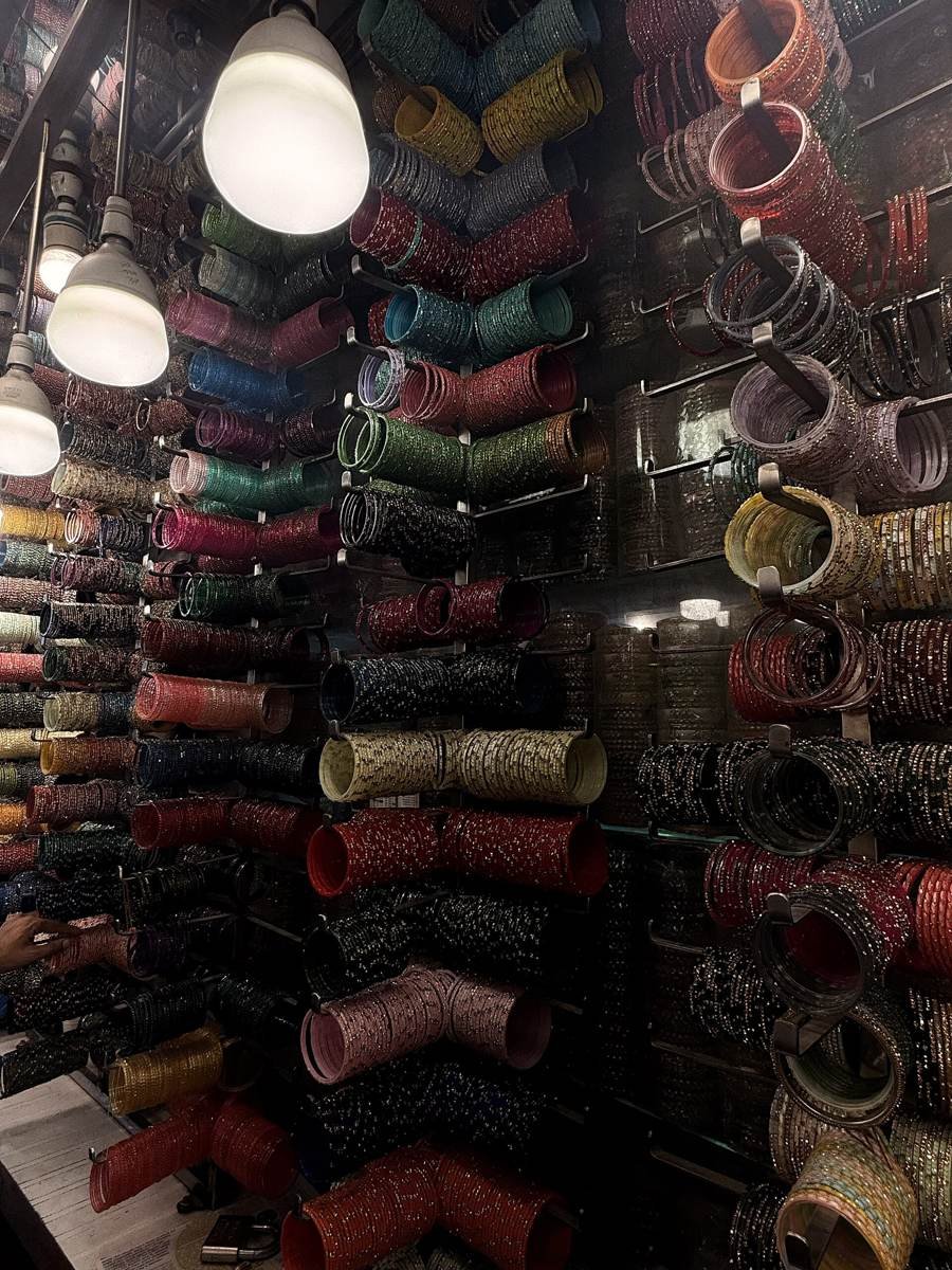Laad Bazaar, Hyderabad mein kaanch ki chudiyon ki dukaan